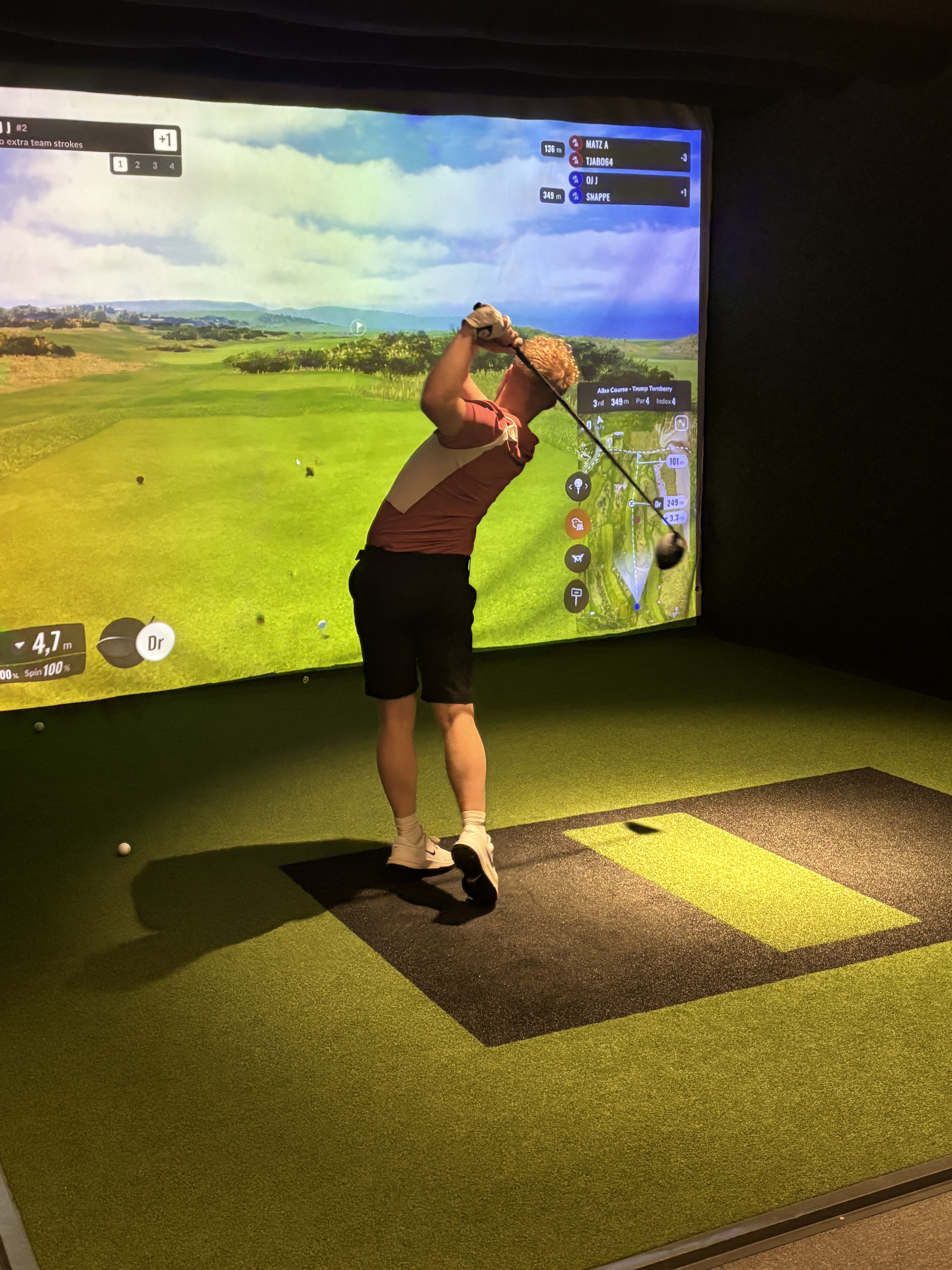 Tävlingsspel i simulator hos Golfstudion Lidköping